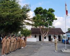 Apel Pagi Rutin Tingkatkan Kedisiplinan Pamong Kalurahan Dengok